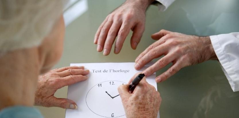 6396049-une-prise-de-sang-pour-diagnostiquer-alzheimer